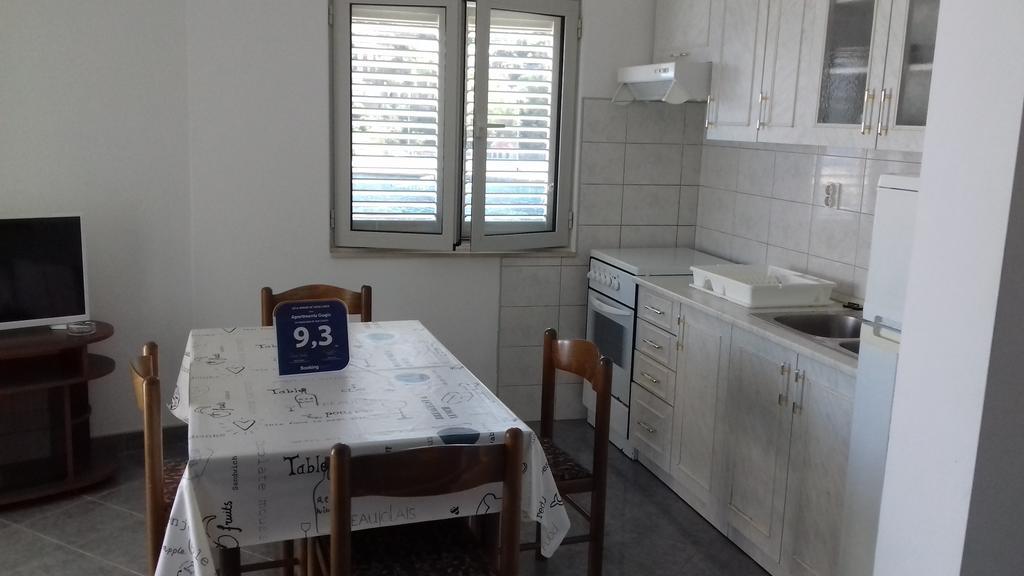 Apartments Gugic Приградица Екстериор снимка