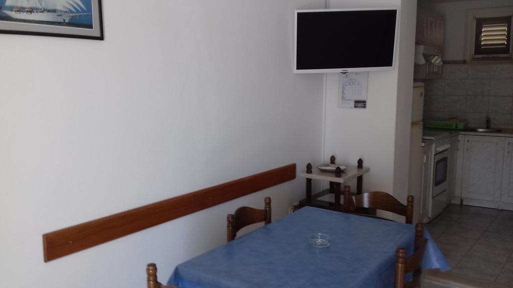 Apartments Gugic Приградица Екстериор снимка